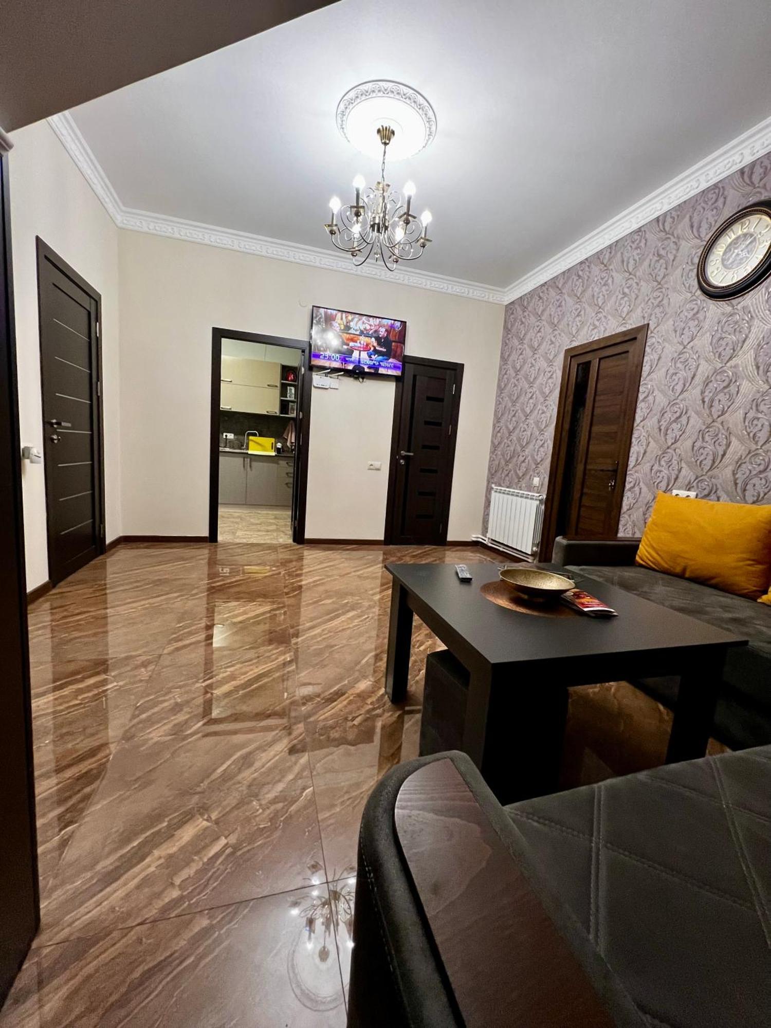 New , Comfortable 3 Bedroom House Erywań Zewnętrze zdjęcie