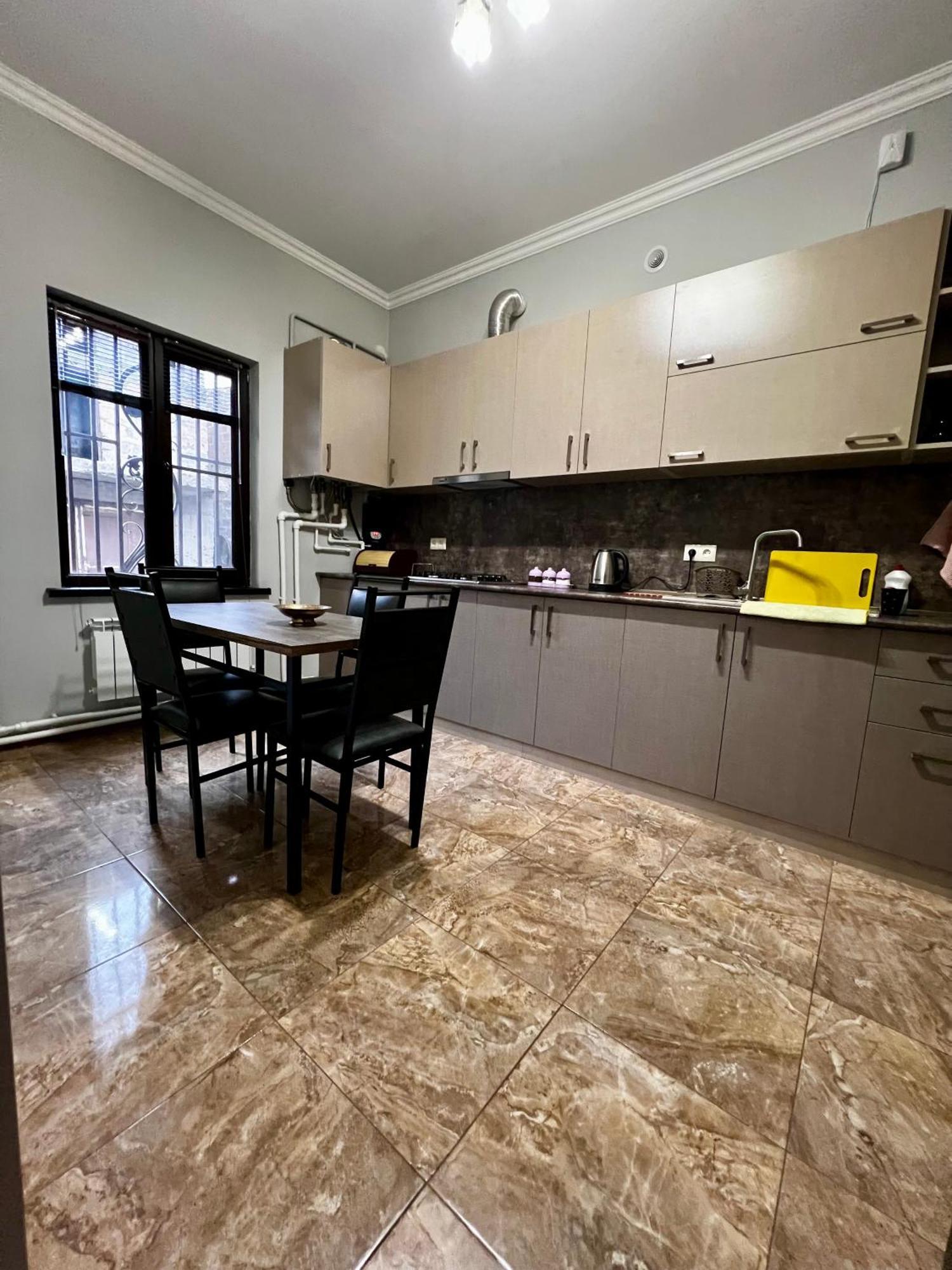 New , Comfortable 3 Bedroom House Erywań Zewnętrze zdjęcie
